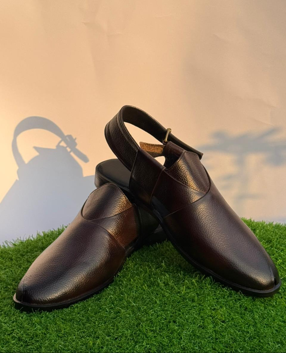 Simple Brown Leather Peshawari Sandals for Men – Handcrafted Traditional Chappal with Buckle Strap